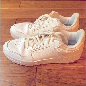 Women’s Adidas tennis shoes, size 10 lightly used